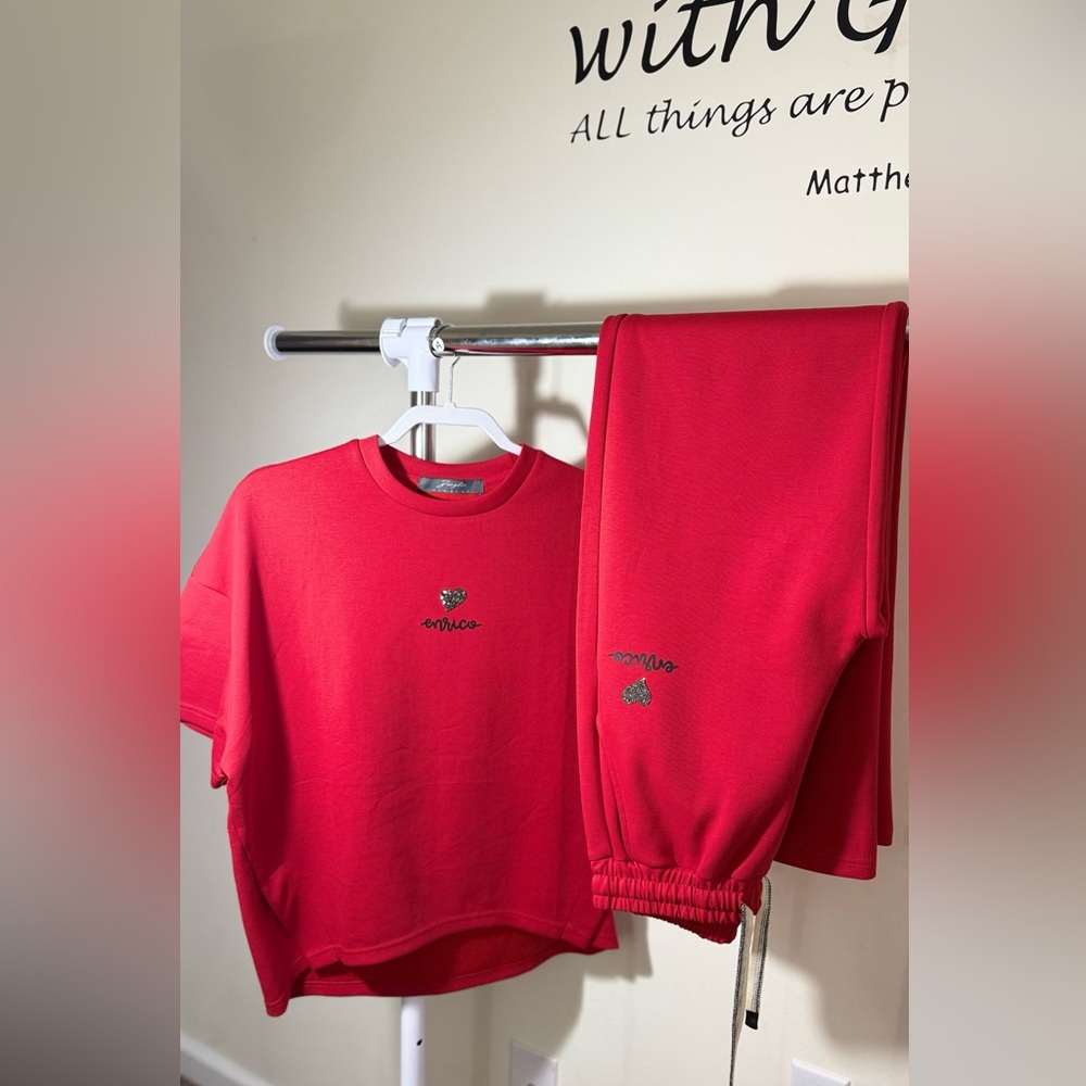 Red Suit - Picture 2 of 11